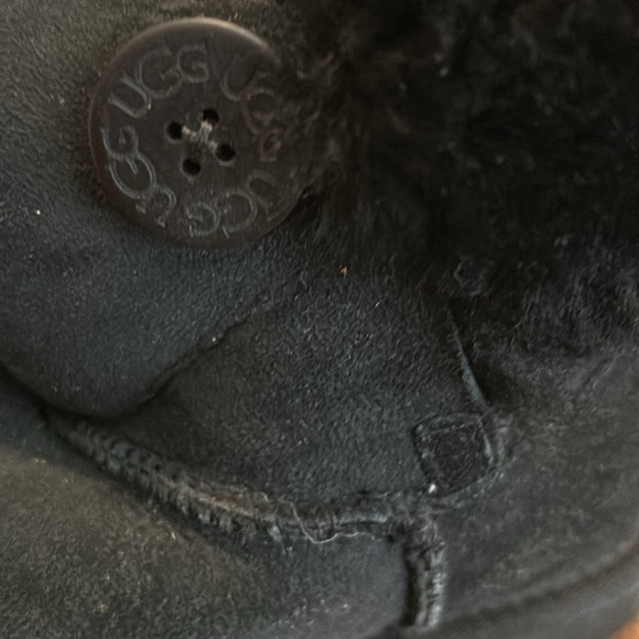 Size 8, black Bailey Button Ugg Boots - Picture 7 of 7